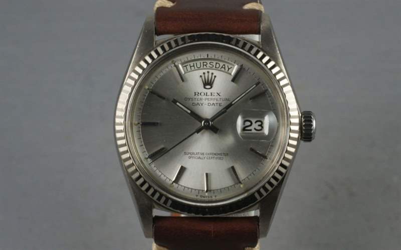 在可信的分銷商買新表當(dāng)然少一份擔(dān)心，而且享有很好的服務(wù)，但對于新