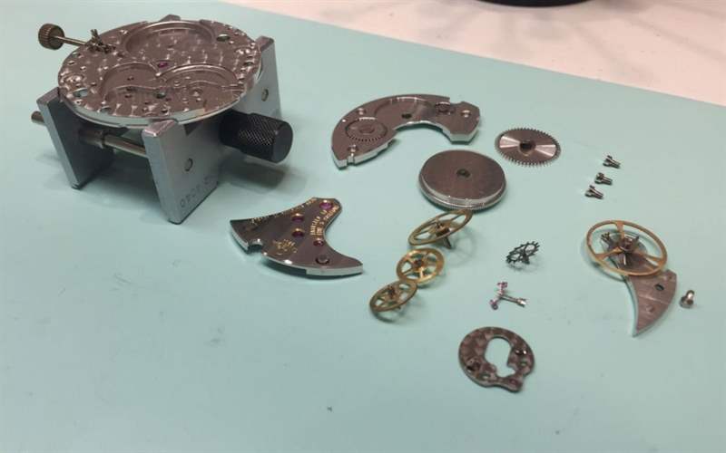 不要想準(zhǔn)確度了，怎也不會夠石英表來的，而且功能一定不及石英表多。 但