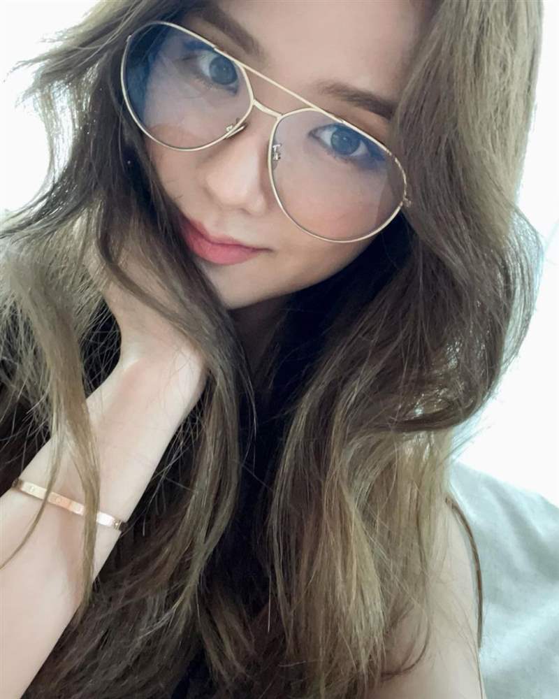 blackpink jisoo私服珠寶手表造型特搜！ cartier love