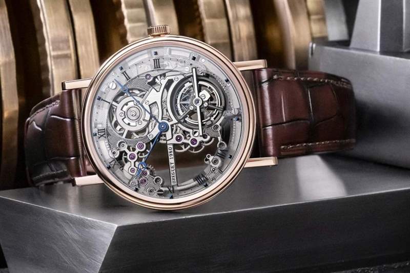 陀飛輪聽落簡單，但實際工藝卻是非常復(fù)雜，事實上，當時1801年申請專利，陀