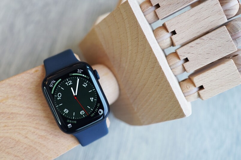 Apple Watch Series 8／SE開箱近賞細(xì)節(jié)及了解全新功能！ Series 8 vs SE買邊只好？