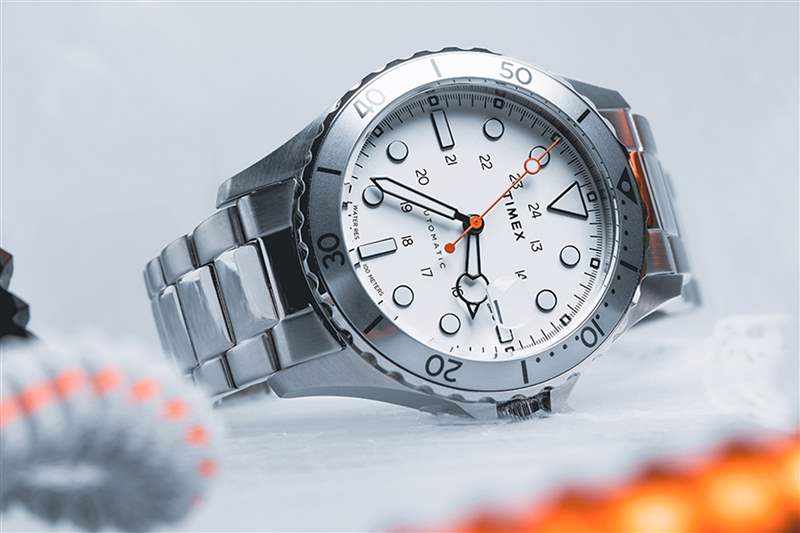 Timex Navi XL 側放。