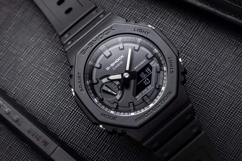 GA-2100系列中最搶鏡的絕對是這枚全黑型號,腕表相當渴市且經(jīng)常缺貸,絕 5款人氣Casio G-Shock GA-2100手表推介|超抵買1千元有找-復(fù)刻表