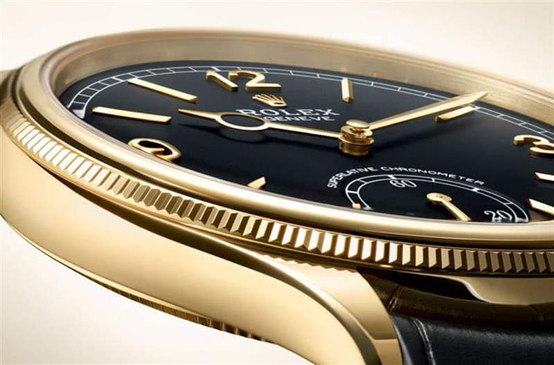 1908系列一律採用貴金屬錶殼，錶圈部分則以坑紋與圓拱型組成。（Rolex官網(wǎng)）